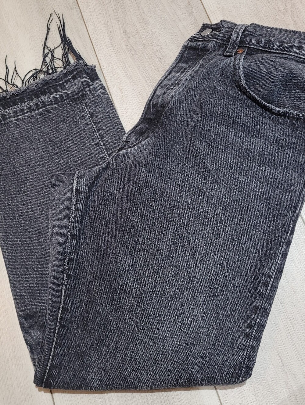 Levi's Women's 2017 Cropped Button Fly Raw Hem High Waisted Black Denim Jeans 31